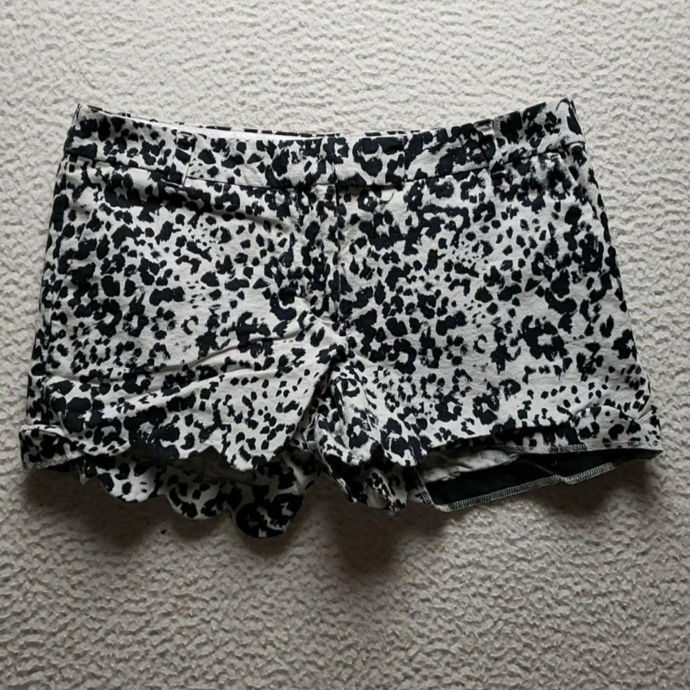 J.CREW Chino Shorts Womens 12 White Linen Cotton Animal Print Scallop Hem Casual